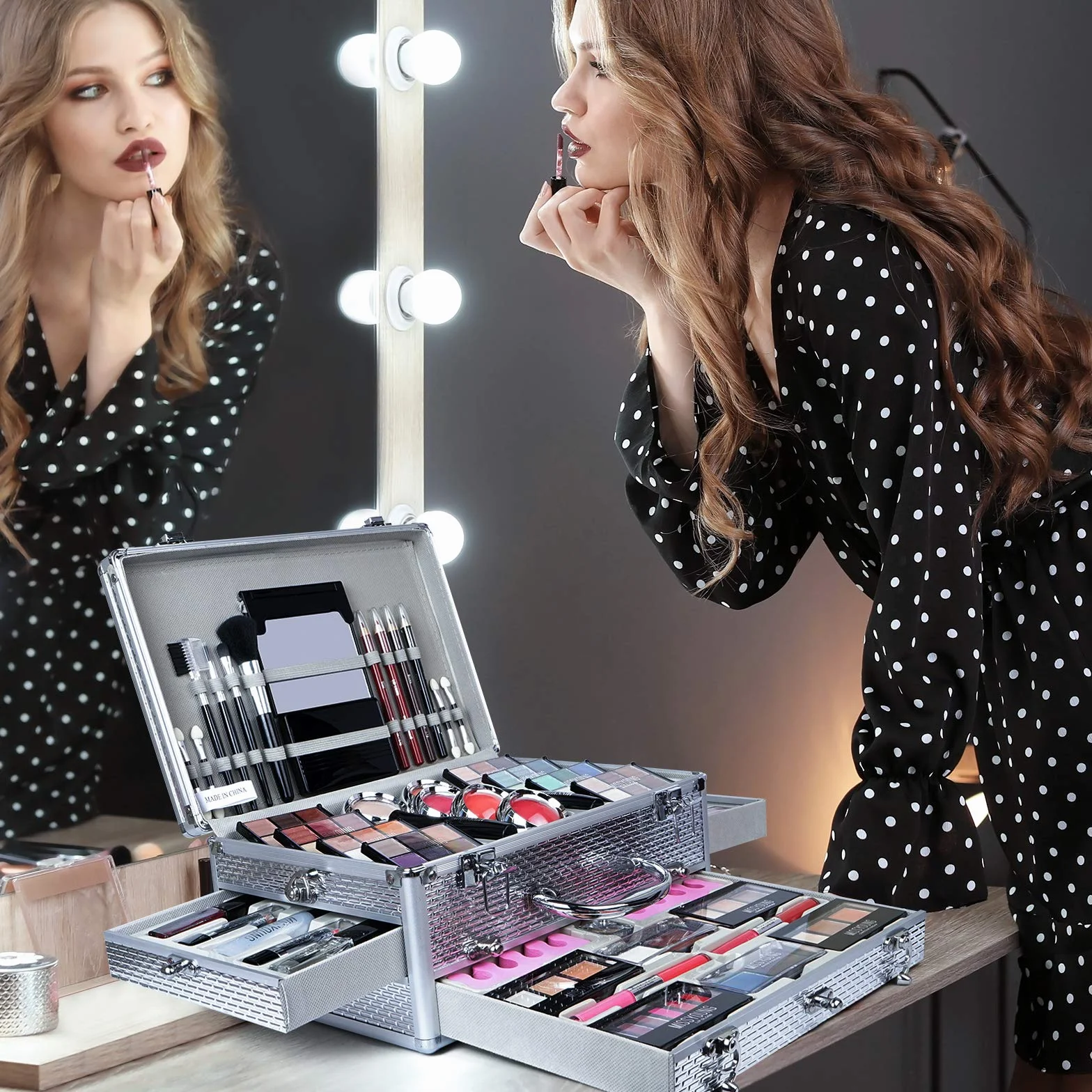 Set de Maquillage Coffret Cadeau Complète Ensemble de Beauté Cosmétique Kit avec Palette Fard à Paupières, Fard à Joues et Brillant à Lèvres