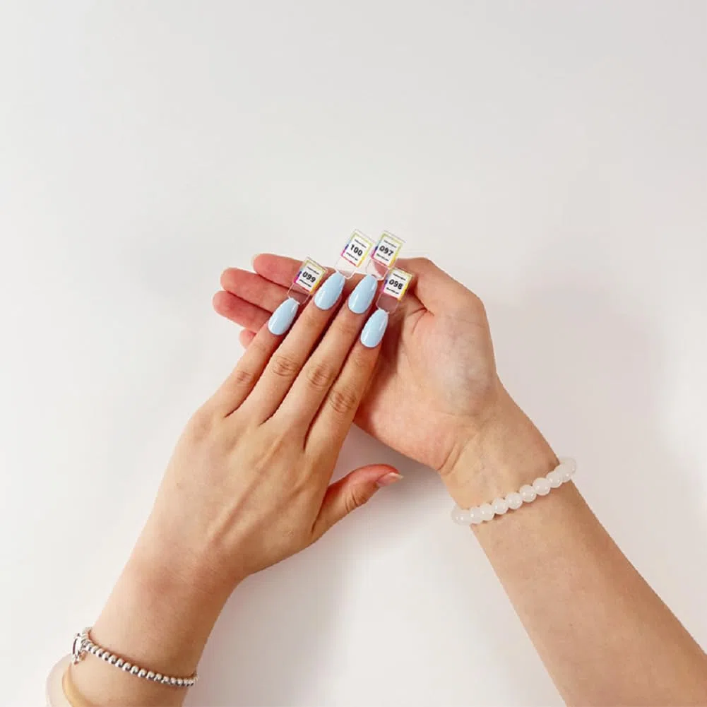 Présentoir de Livre d'Ongles de 150 Couleurs, Livre d'Échantillons de Couleurs de Vernis à Ongles avec 150 Faux Ongles Transparents et Couverture en Cuir PU pour la Conception