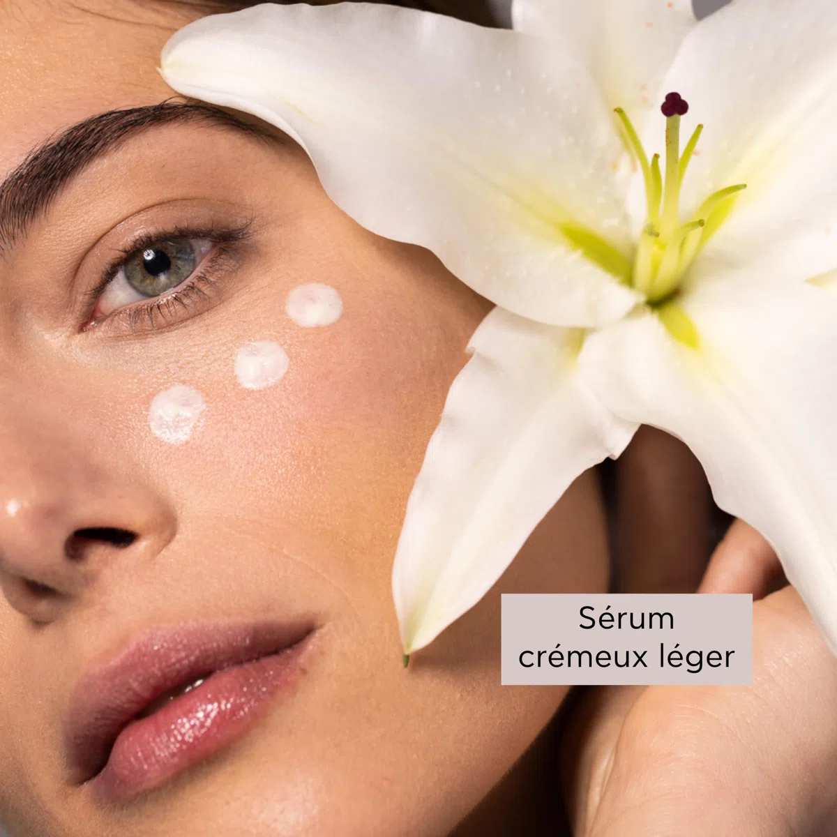 Apivita 5 Actions Sérum Soin Intensif Yeux 15ml - Enrichi en propolis et lys blanc - Combat les cernes, les poches sous les yeux, les ridules autour des yeux, les signes de fatigue