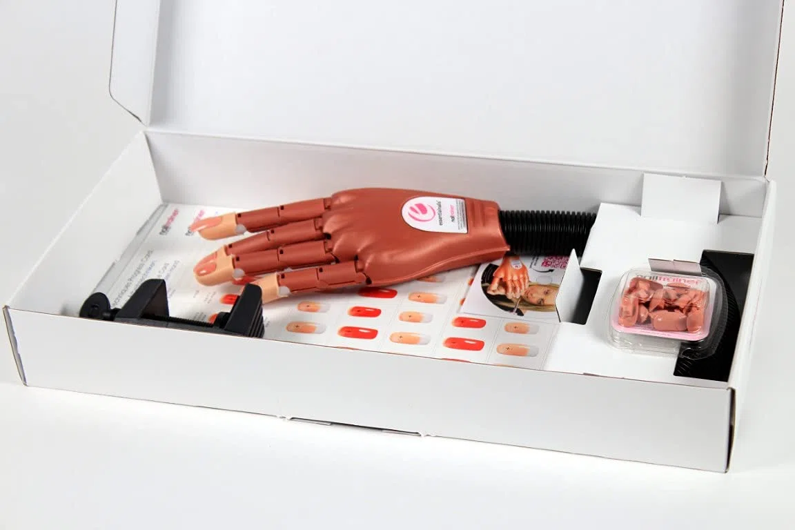 Essential Nail Products Ltd The Nail Trainer Main d'entraînement (en anglais)