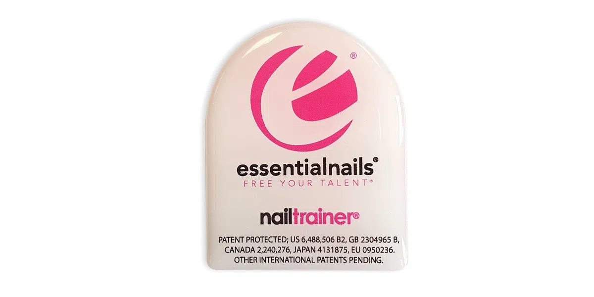 Essential Nail Products Ltd The Nail Trainer Main d'entraînement (en anglais)